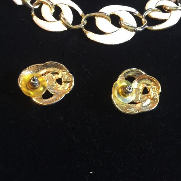 Vintage Trifari Necklace and Earrings set - Picture 3 of 3